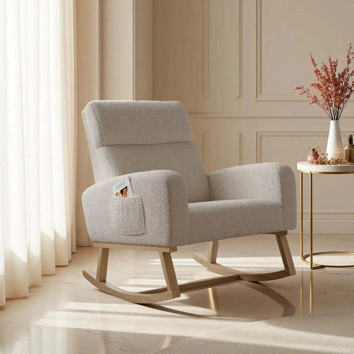 Fauteuil à bascule TENDRYS, en situation d'usage, coloris beige
