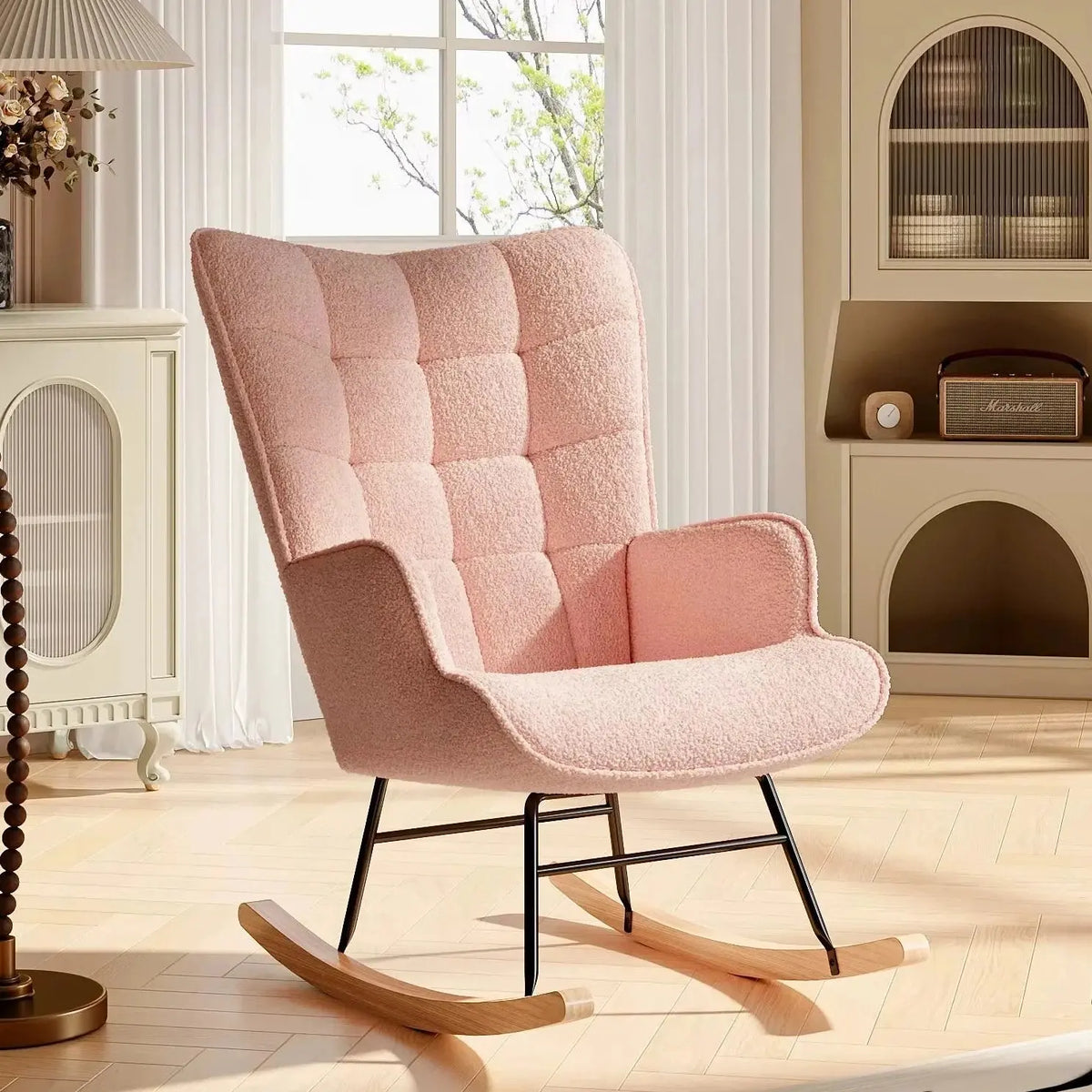 Fauteuil à bascule CASSANE, en situation dans un intérieur, coloris rose (2)
