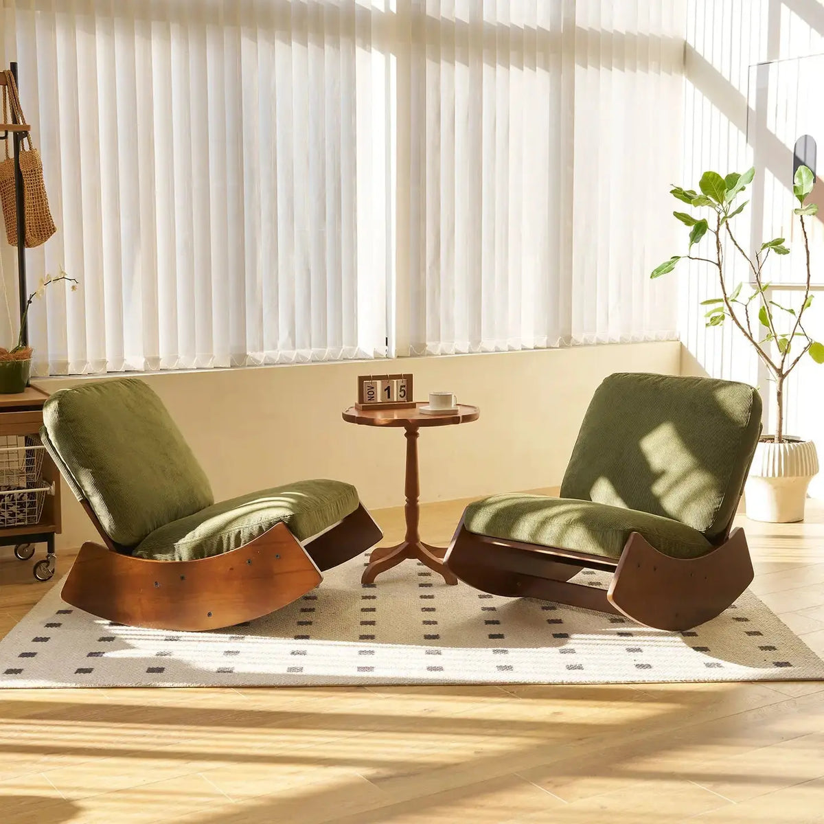 Fauteuil à bascule VELONA, en situation dans un intérieur