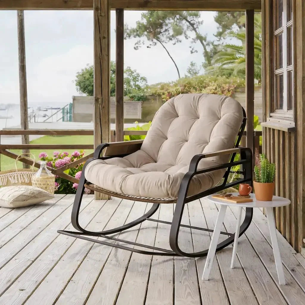 Fauteuil à bascule CORALYS, installé en extérieur