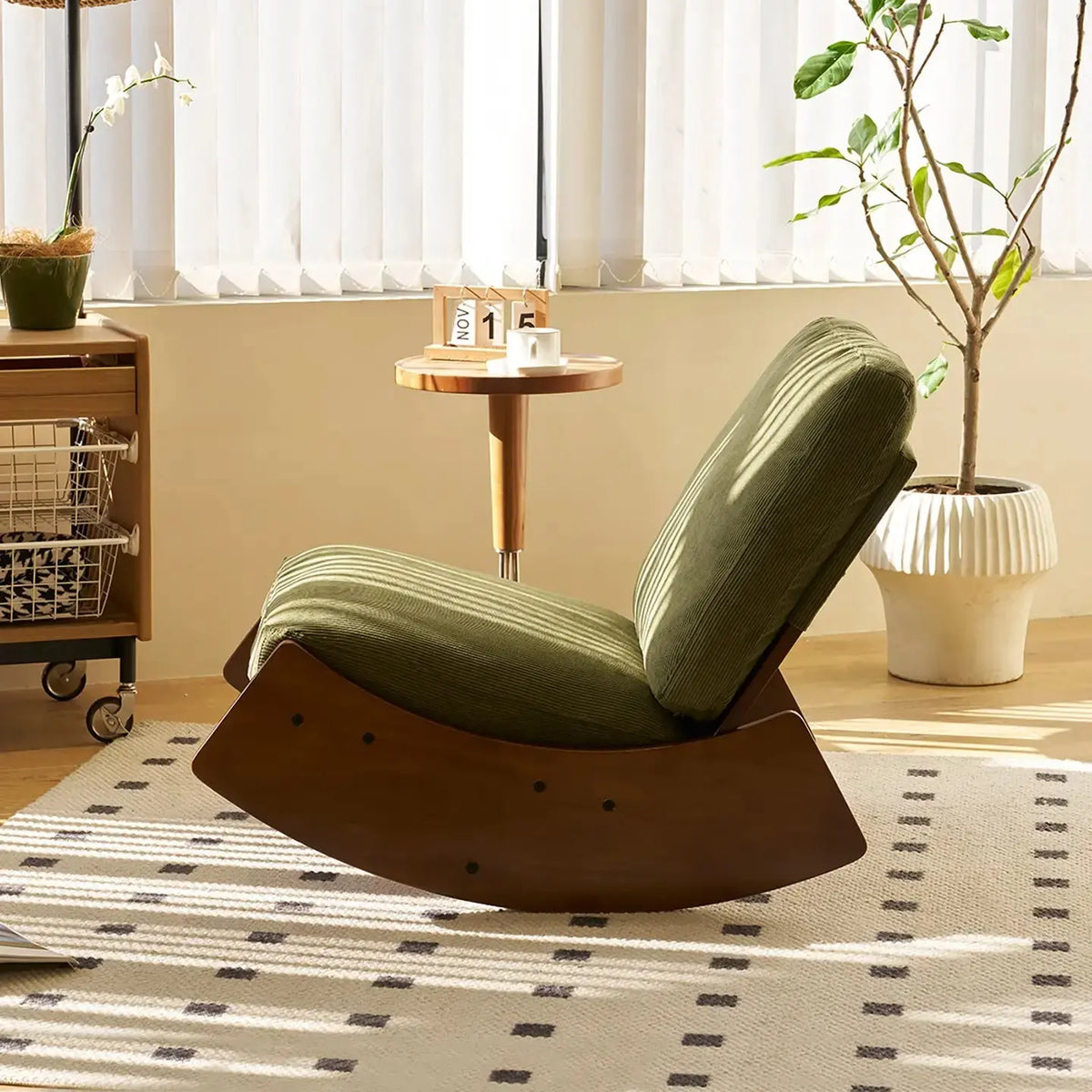 Fauteuil à bascule VELONA, vue de trois quarts